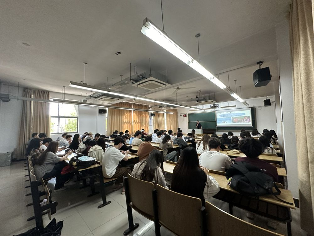 贝斯特全球奢华科技集团在南京邮电大学通达学院举办讲座